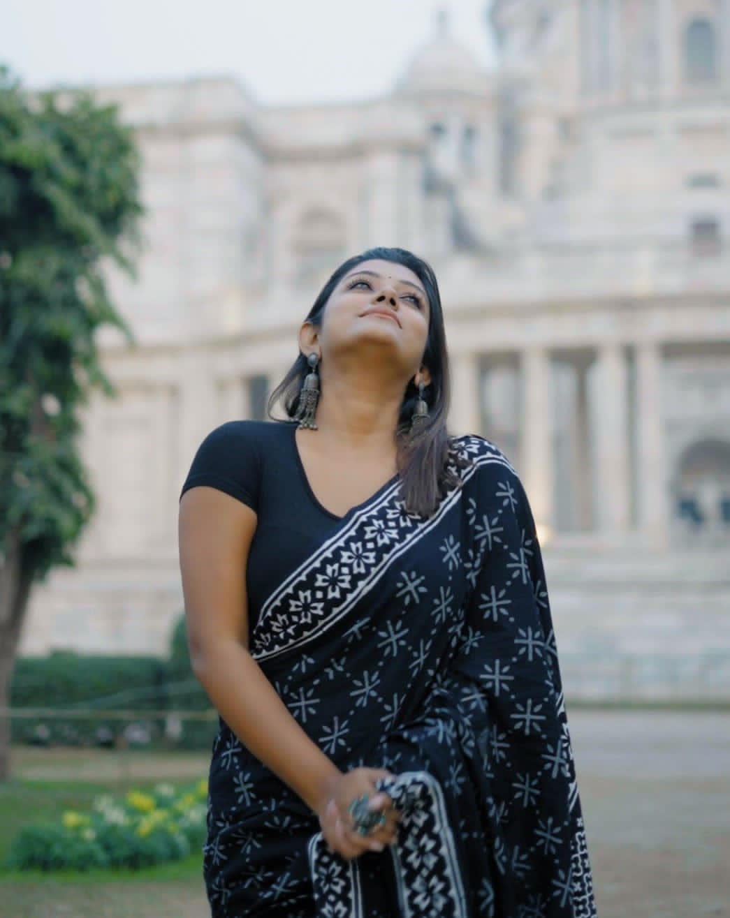 Ready To Wear Linen Silk Digital Print Saree – Black Elegance