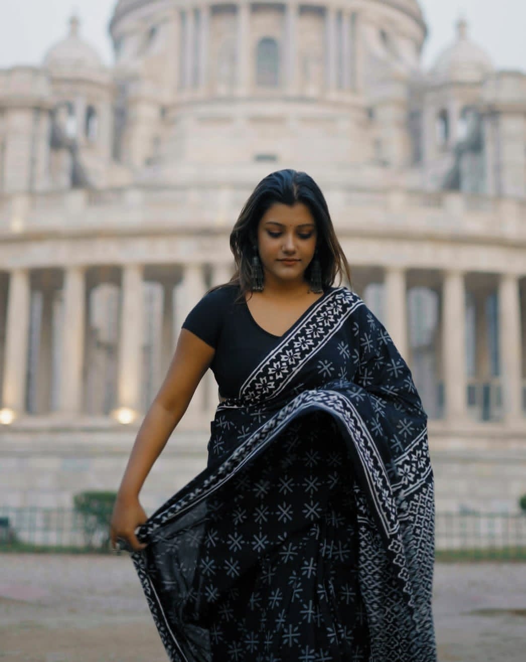 Ready To Wear Linen Silk Digital Print Saree – Black Elegance
