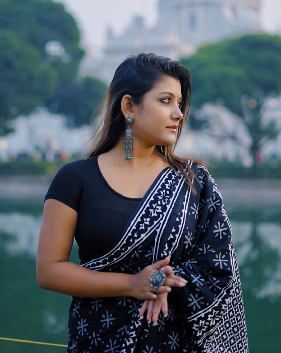 Ready To Wear Linen Silk Digital Print Saree – Black Elegance