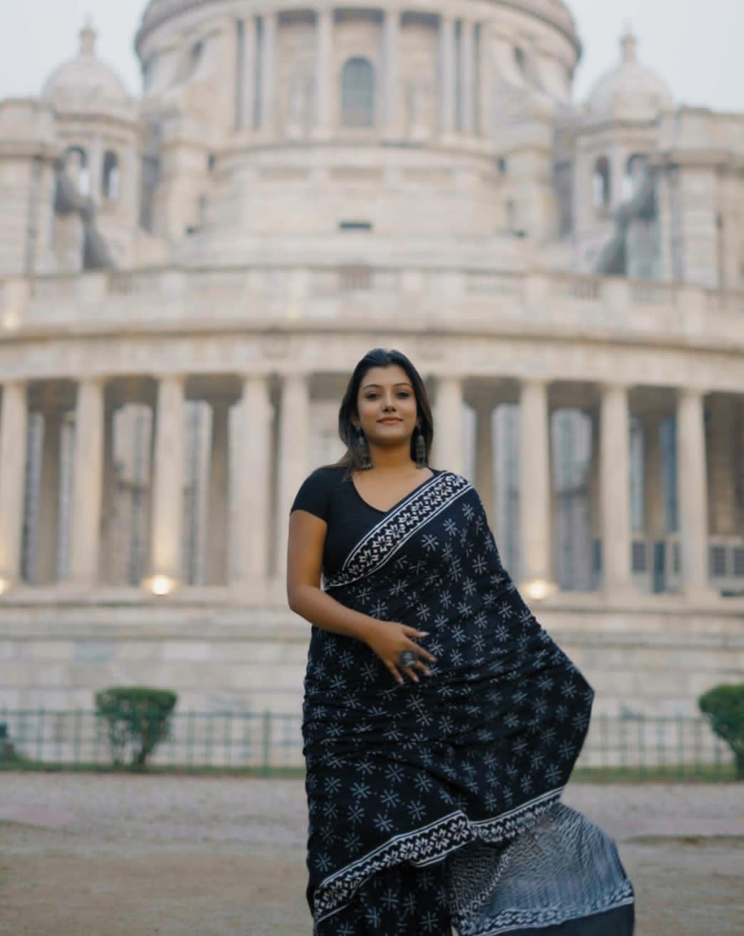 Ready To Wear Linen Silk Digital Print Saree – Black Elegance