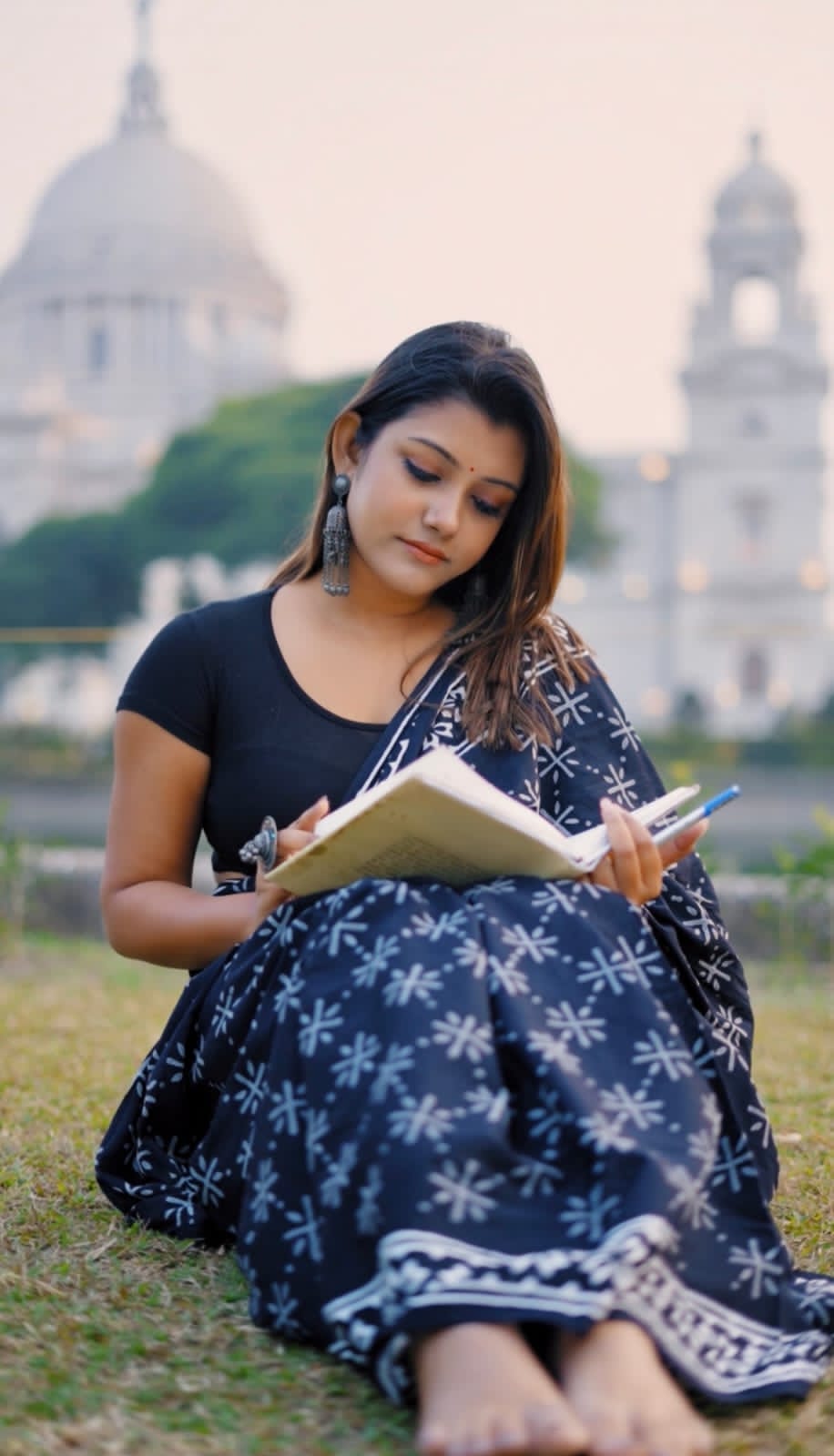 Ready To Wear Linen Silk Digital Print Saree – Black Elegance