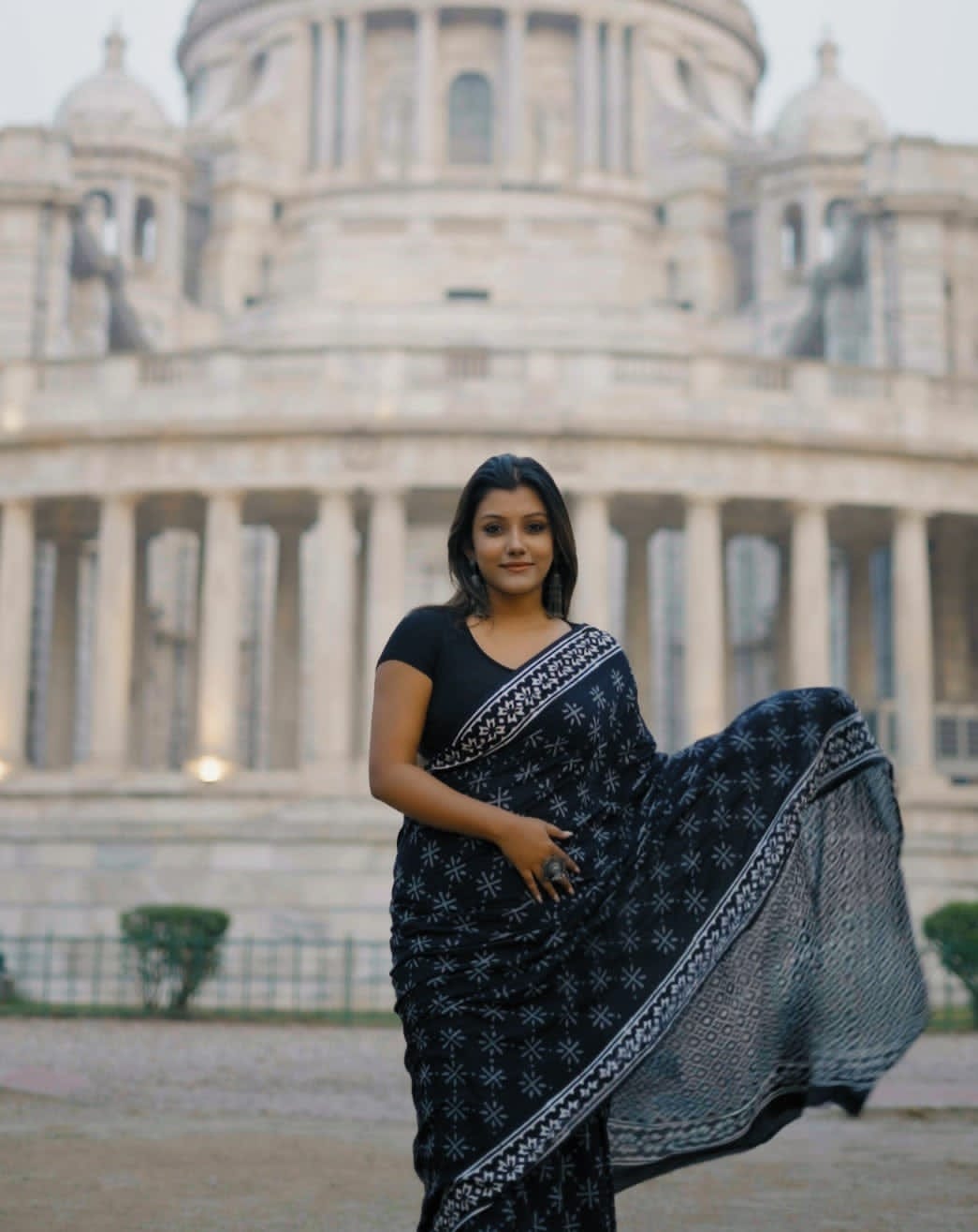 Ready To Wear Linen Silk Digital Print Saree – Black Elegance